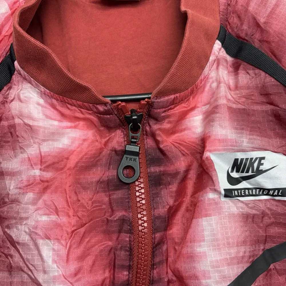 Nike International Jacket Womens Medium Windbreaker Full Zip Up Softshell Red